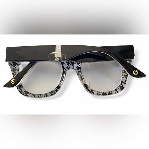 Chico’s Houndstooth CatEye Readers Black & White Glasses Strength 1.5 - Picture 2 of 3